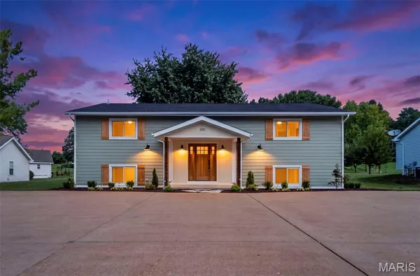 $469,000 | 200 Park Charles Boulevard South, St. Peters, MO 63376