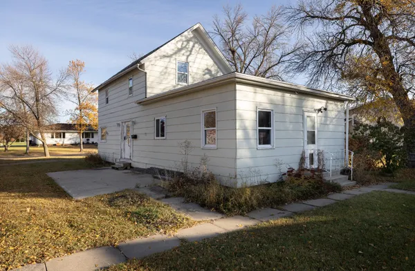 $72,500 | 222 6th Street Northeast, Hillsboro, ND 58045