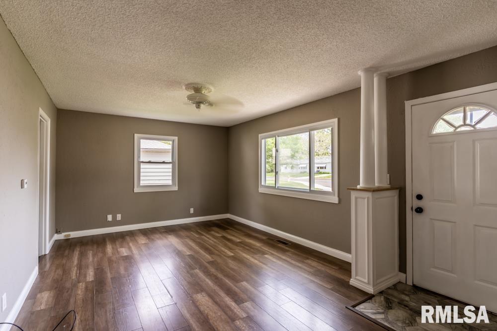 926 West Ridgemont Road Peoria, IL 61614 - Photo 4 of 23 Gallery Image 4