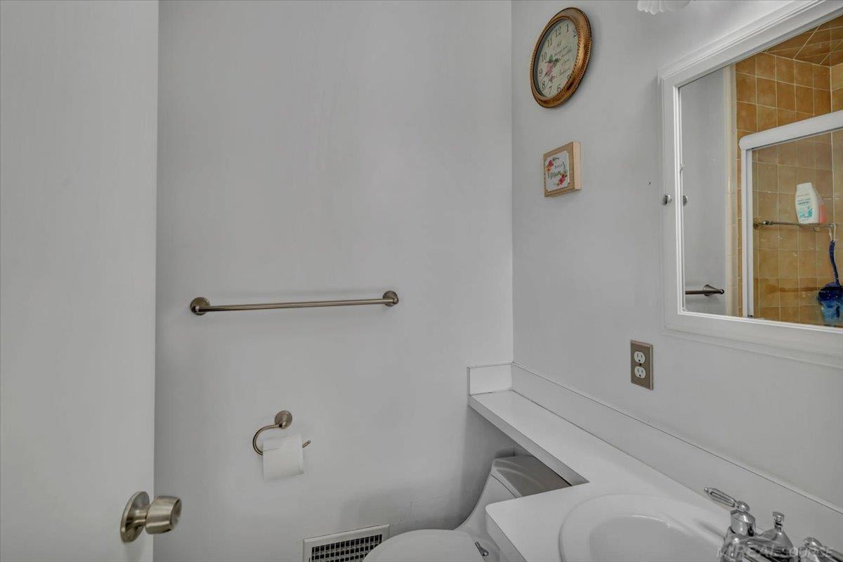 18707 Millar Road Clinton Township, MI 48036 - Photo 23 of 38 50169776-0f2eb1d8-4218-4cdf-bb3b-dc5d6a5f7660.JPG