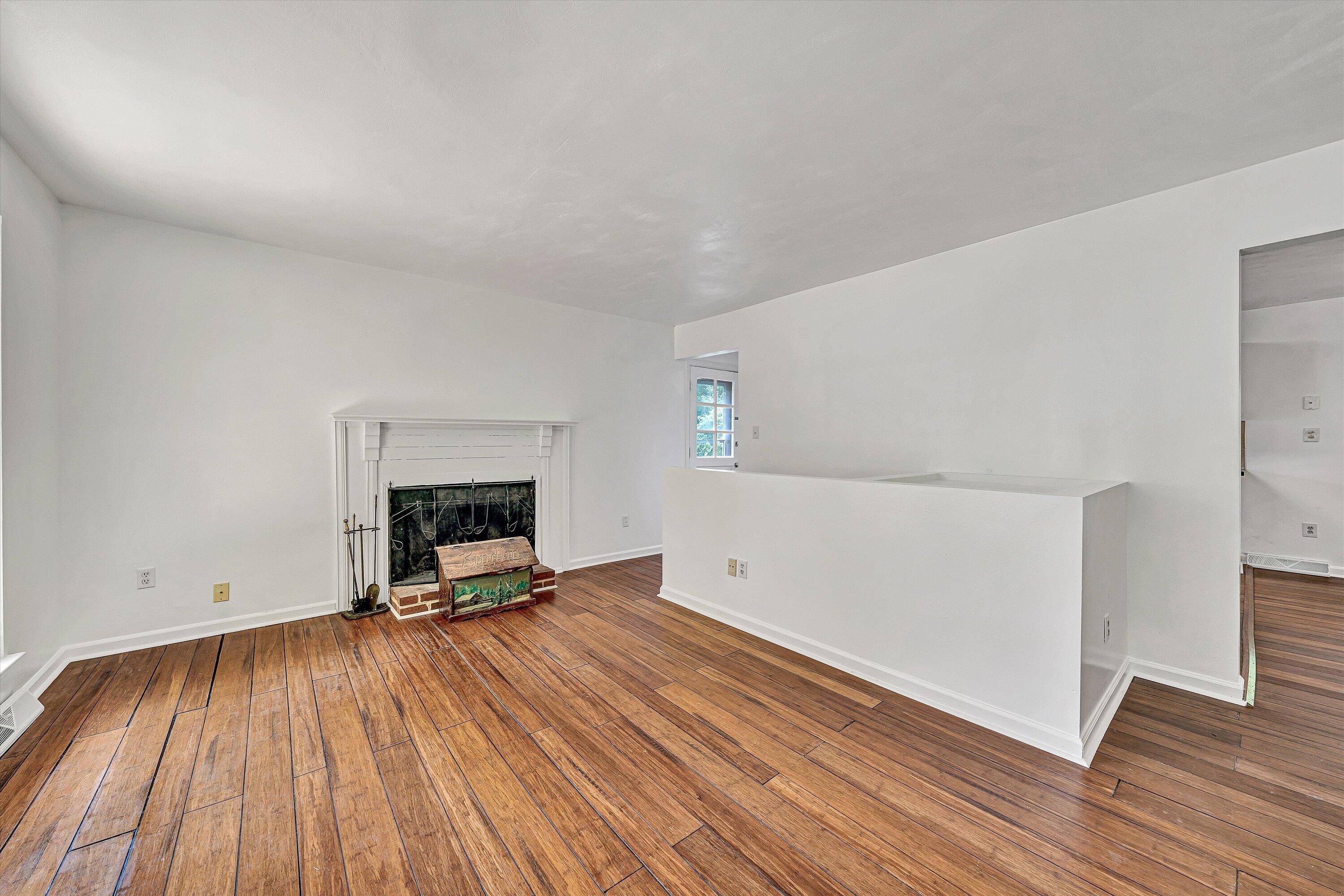 4064 Crawford Road Roanoke, VA 24018 - Photo 5 of 33 05-DSC00256