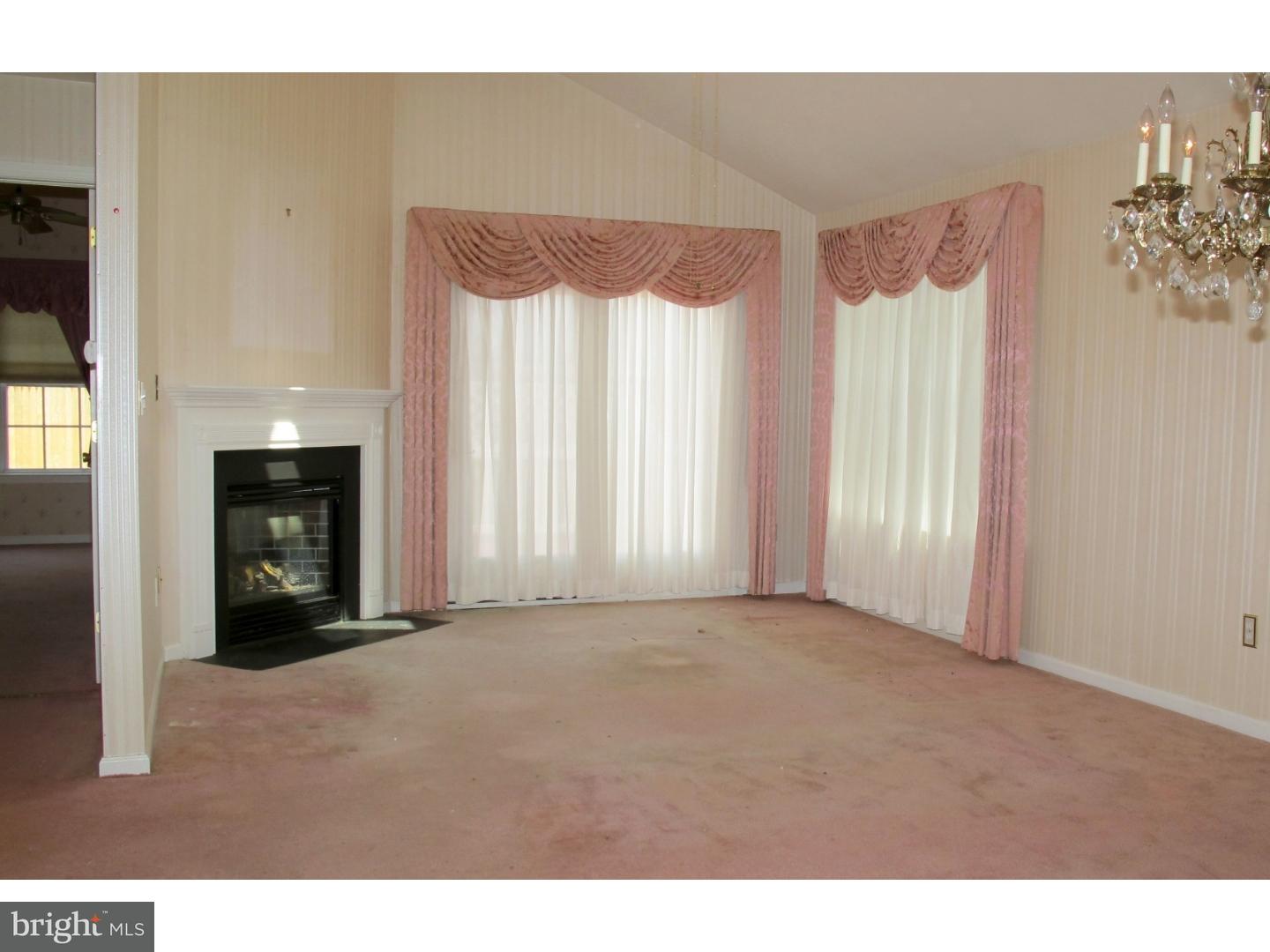10 Palmer Square Edgewater Park, NJ 08010 - Photo 3 of 15 Living Room