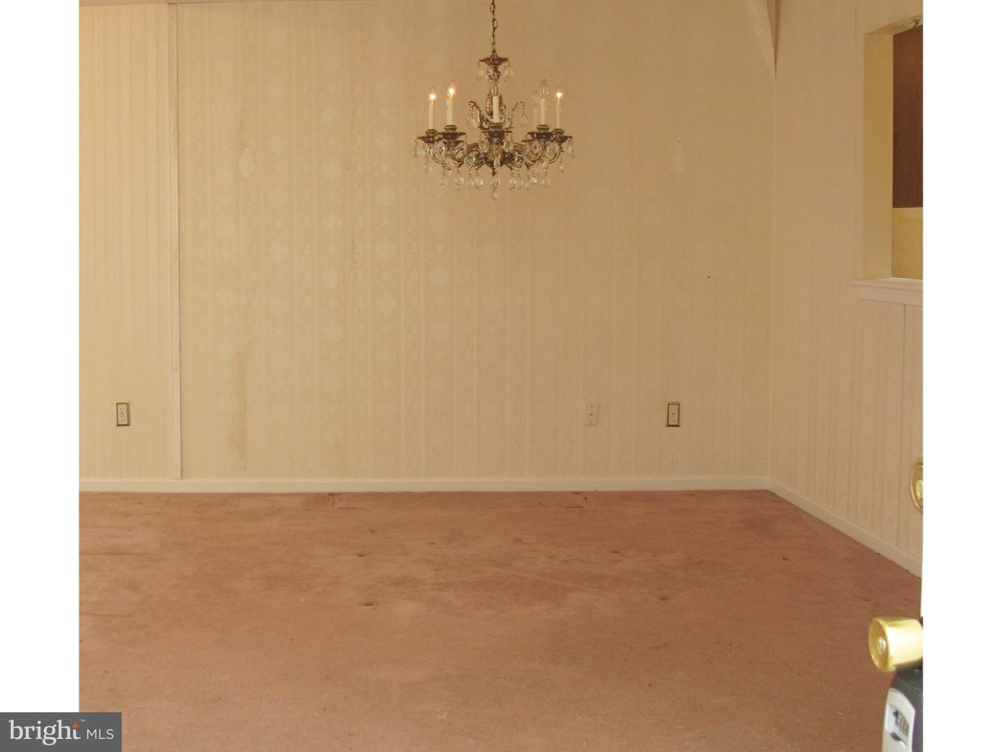 10 Palmer Square Edgewater Park, NJ 08010 - Photo 6 of 15 Dining Room