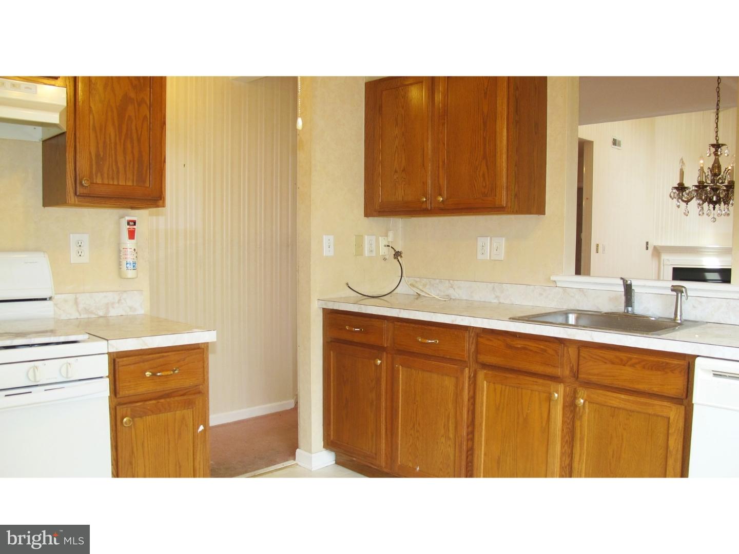 10 Palmer Square Edgewater Park, NJ 08010 - Photo 7 of 15 Kitchen