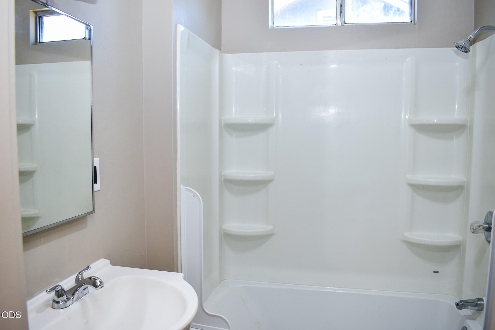 515 North Riverside Avenue Medford, OR 97501 - Photo 4 of 18
