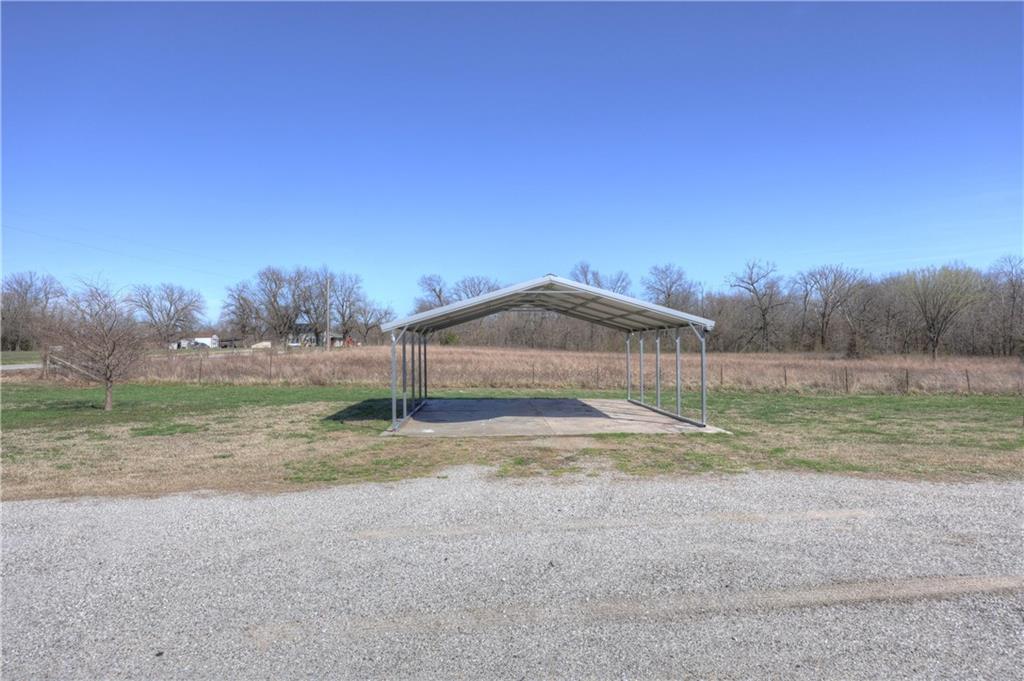 3420 Southeast Lostine Road Columbus, KS 66725 - Photo 3 of 43