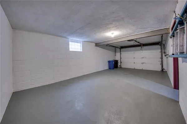 a view of a big room with closet