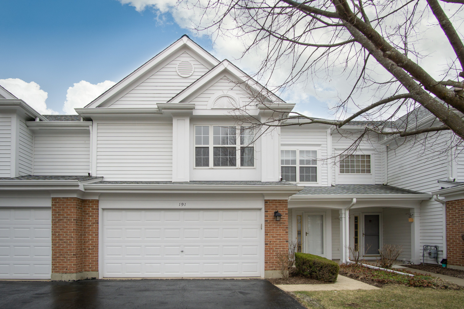 191 Holmes Way Schaumburg, IL 60193 - Photo 1 of 25