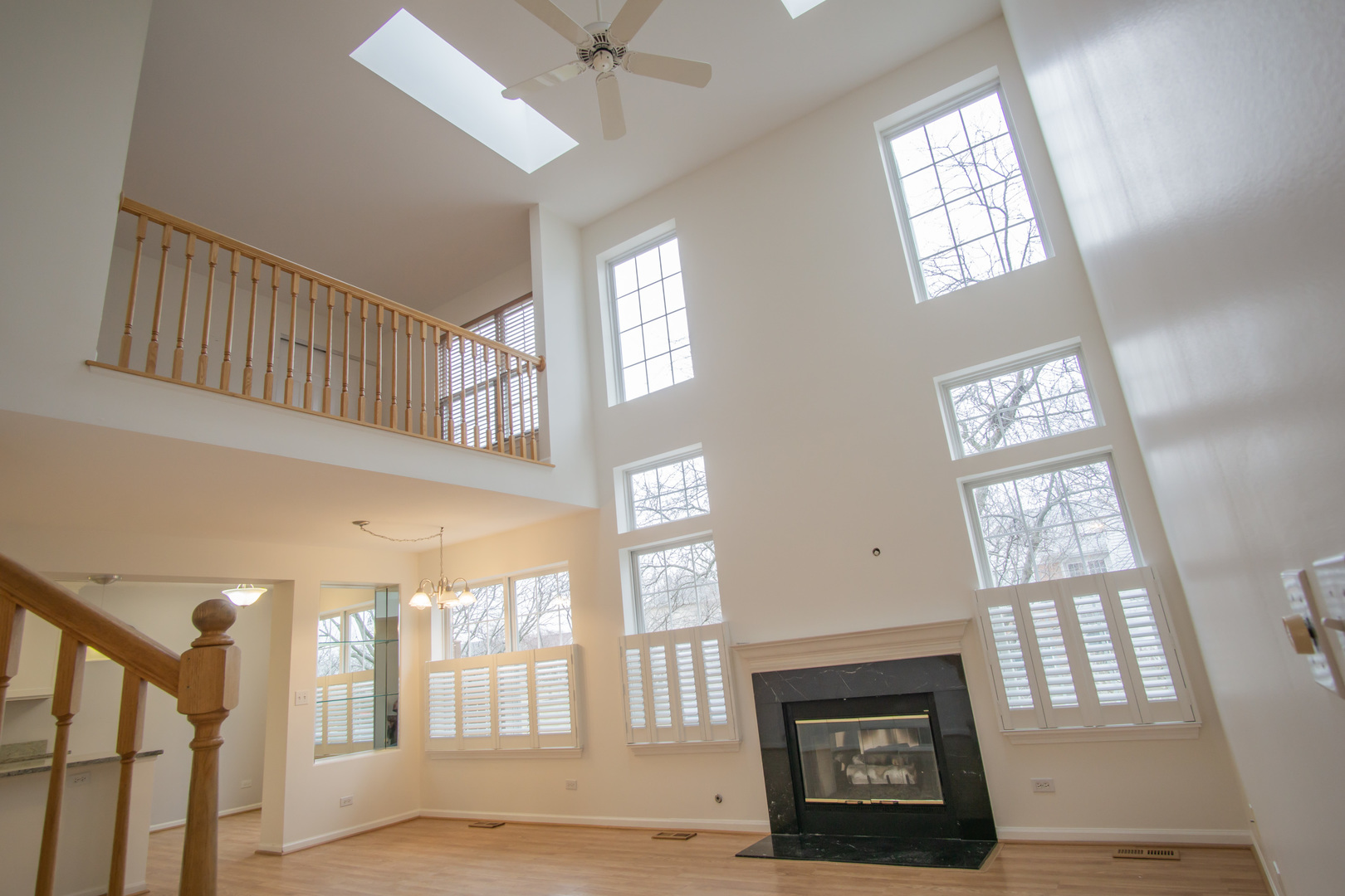 191 Holmes Way Schaumburg, IL 60193 - Photo 2 of 25