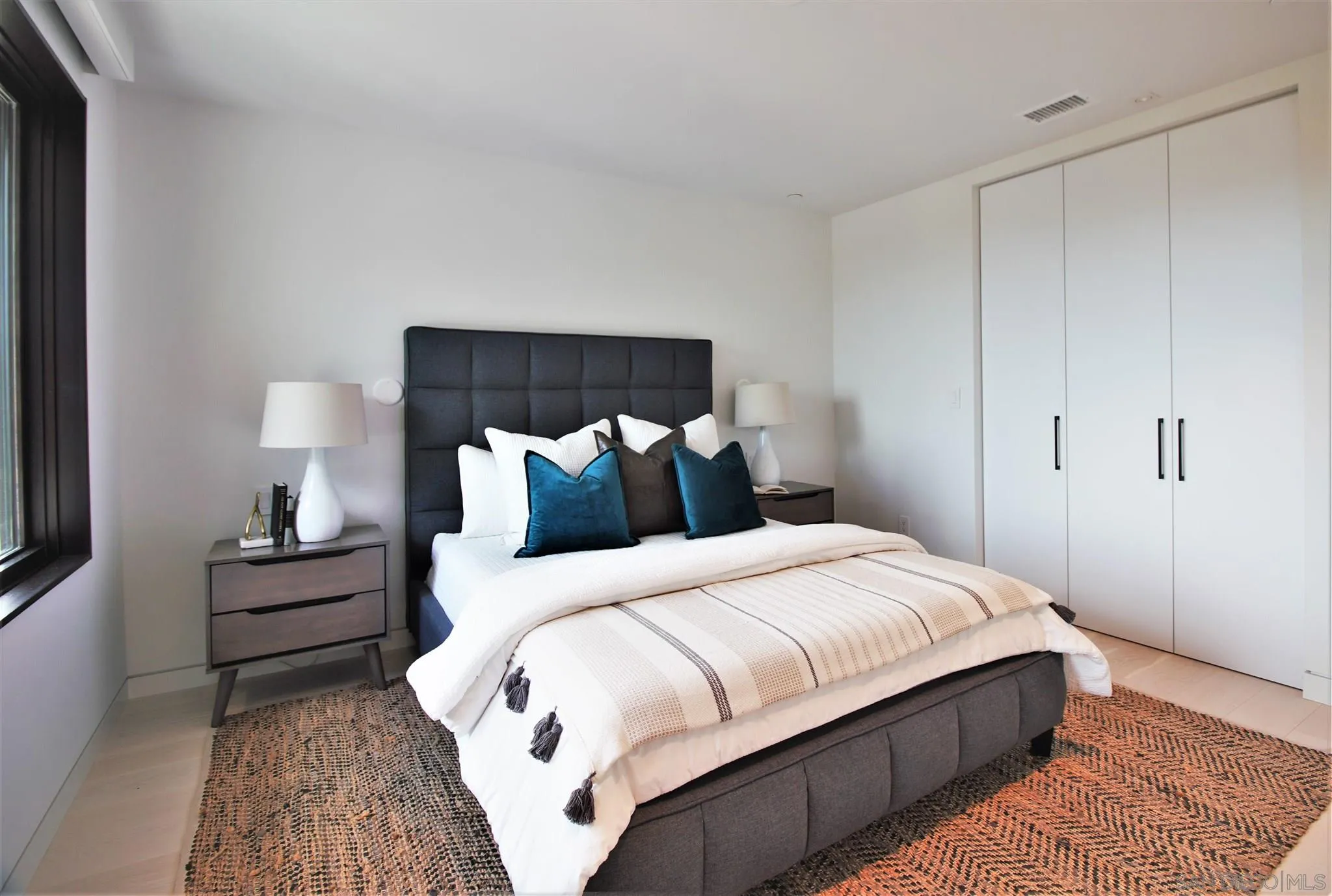 2045 Lowry Place La Jolla, CA 92037 - Photo 19 of 52 a bedroom with bed and window