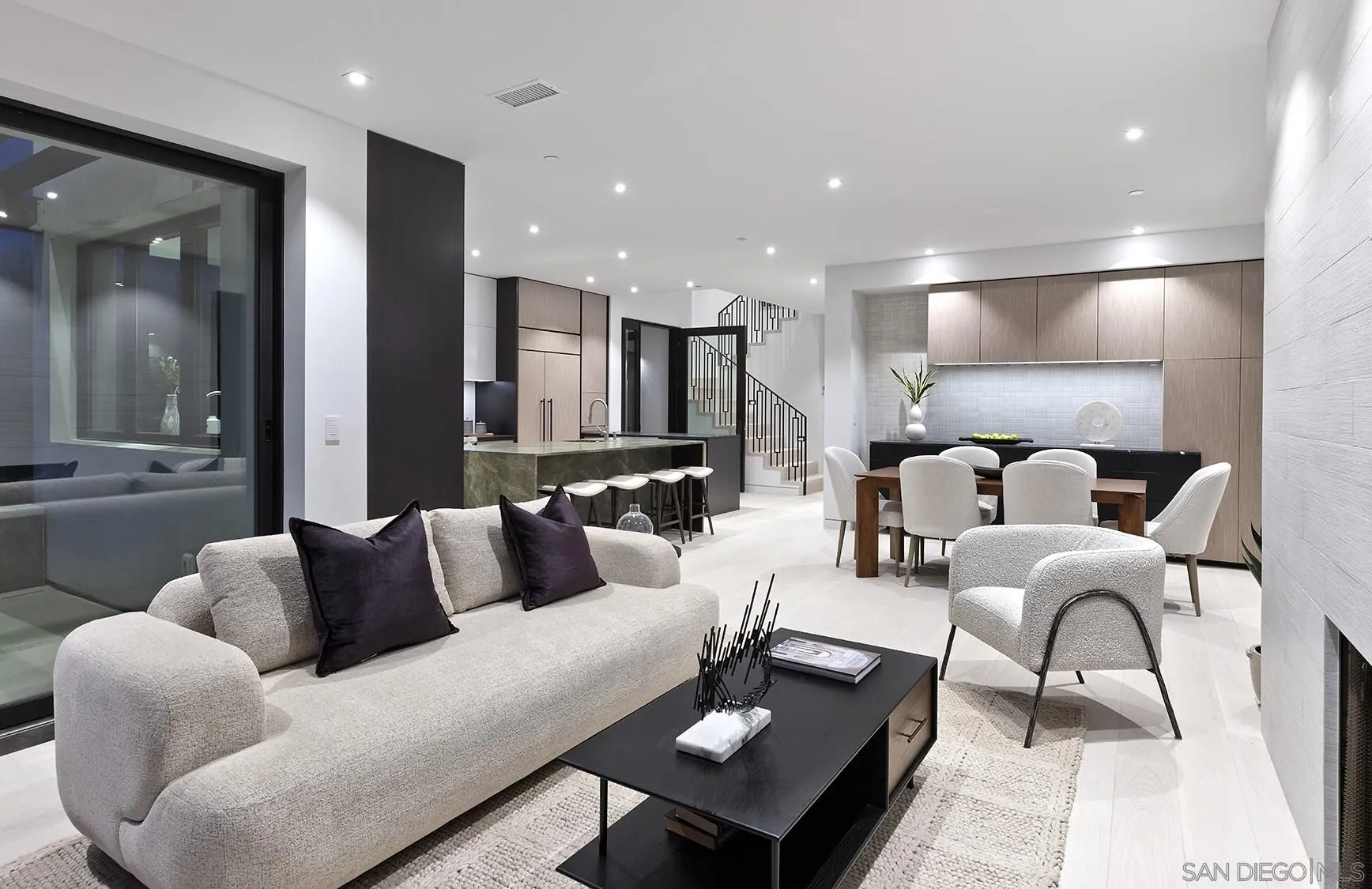 2045 Lowry Place La Jolla, CA 92037 - Photo 20 of 52 a living room with furniture and wooden floor