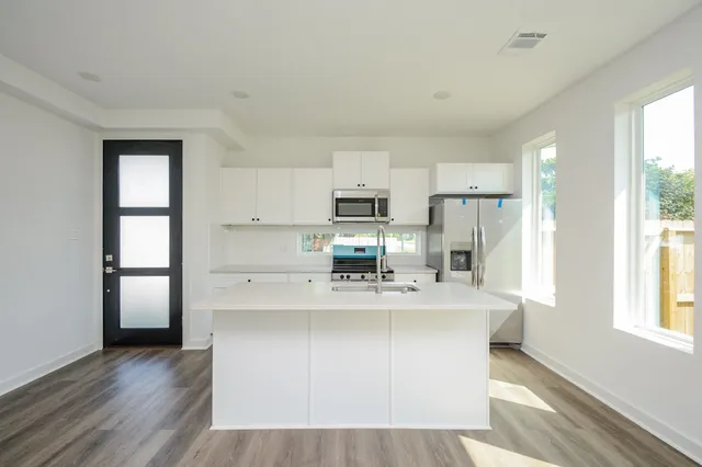 $1,800 | 4358 Clover Street, Unit A, Houston, TX 77051