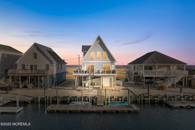 a picture of a bench in front of a wall