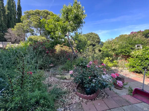 $330,000 | 162 Hillcrest Avenue, Pittsburg, CA 94565