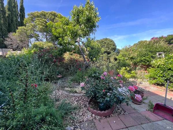 $330,000 | 162 Hillcrest Avenue, Pittsburg, CA 94565