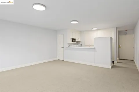 $215,000 | 360 Vernon Street, Unit 216, Oakland, CA 94610