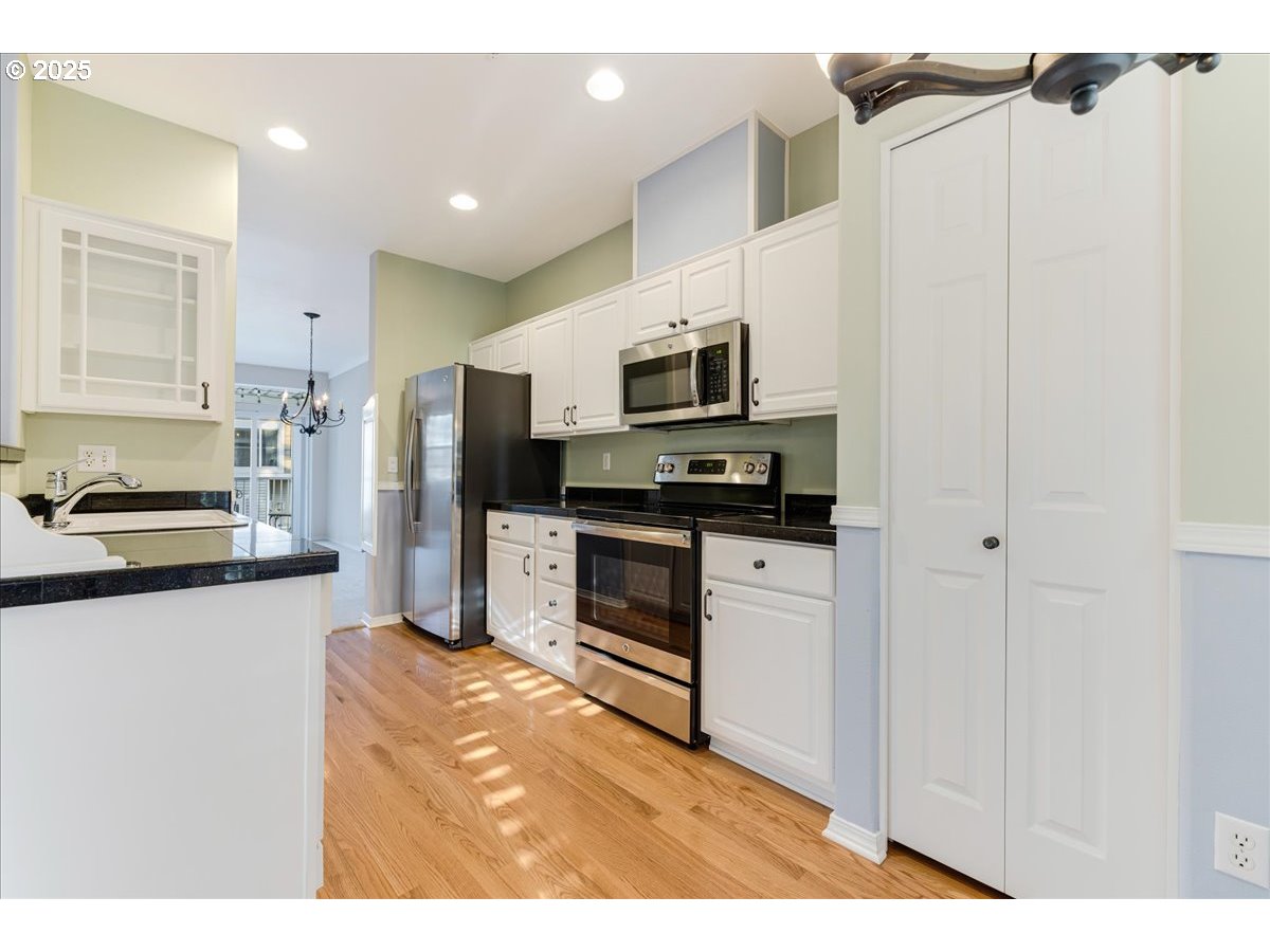14186 Southwest Barrows Road, Unit 75 Tigard, OR 97223 - Photo 12 of 48 Gallery Image 12