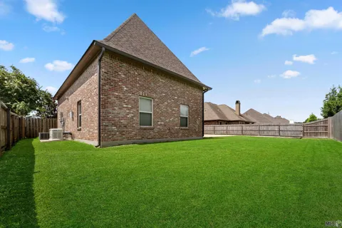 $560,000 | 36516 Oak Park Avenue, Prairieville, LA 70769
