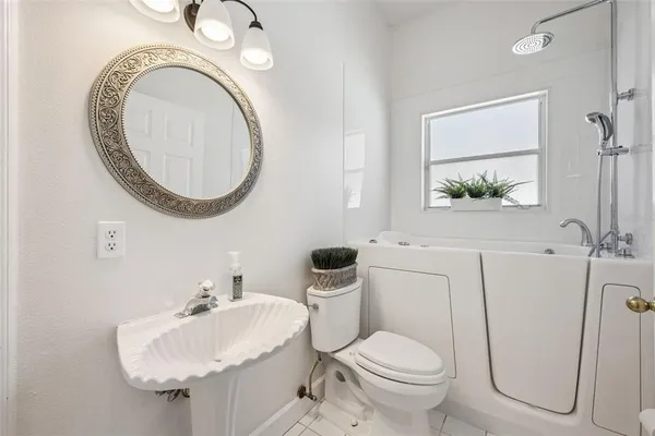 $639,000 | 8072 Canyon Lake Circle, Orlando, FL 32835