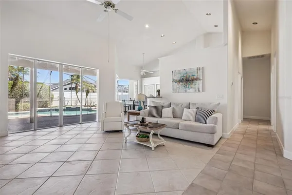 $639,000 | 8072 Canyon Lake Circle, Orlando, FL 32835