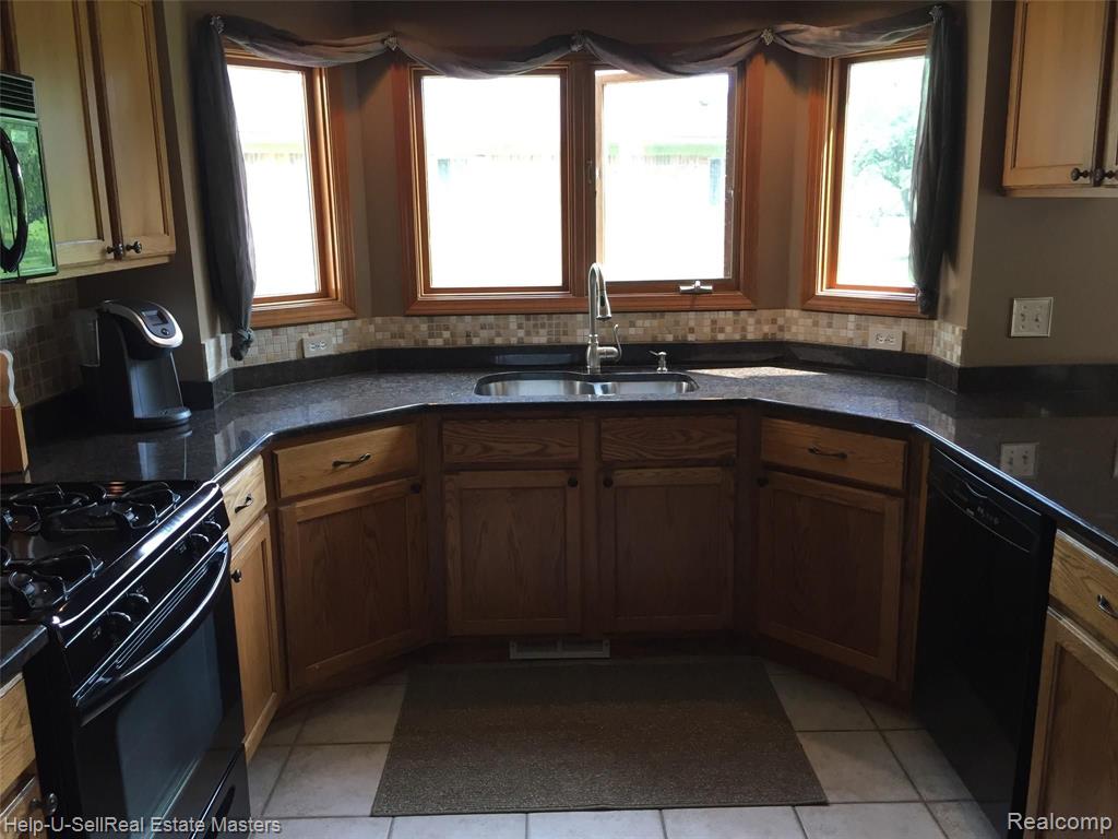 49241 Monte Road Chesterfield, MI 48047 - Photo 11 of 37
