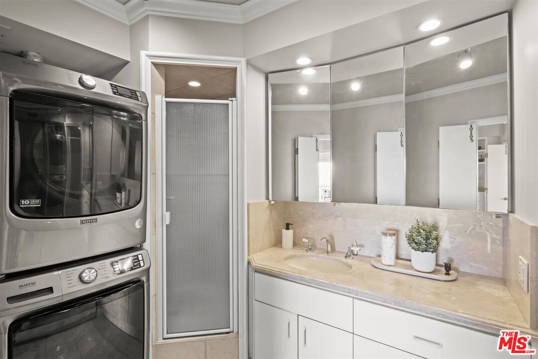 999 North Doheny Drive, Unit 806 West Hollywood, CA 90069 - Photo 6 of 11 a bathroom with a sink a toilet and a mirror