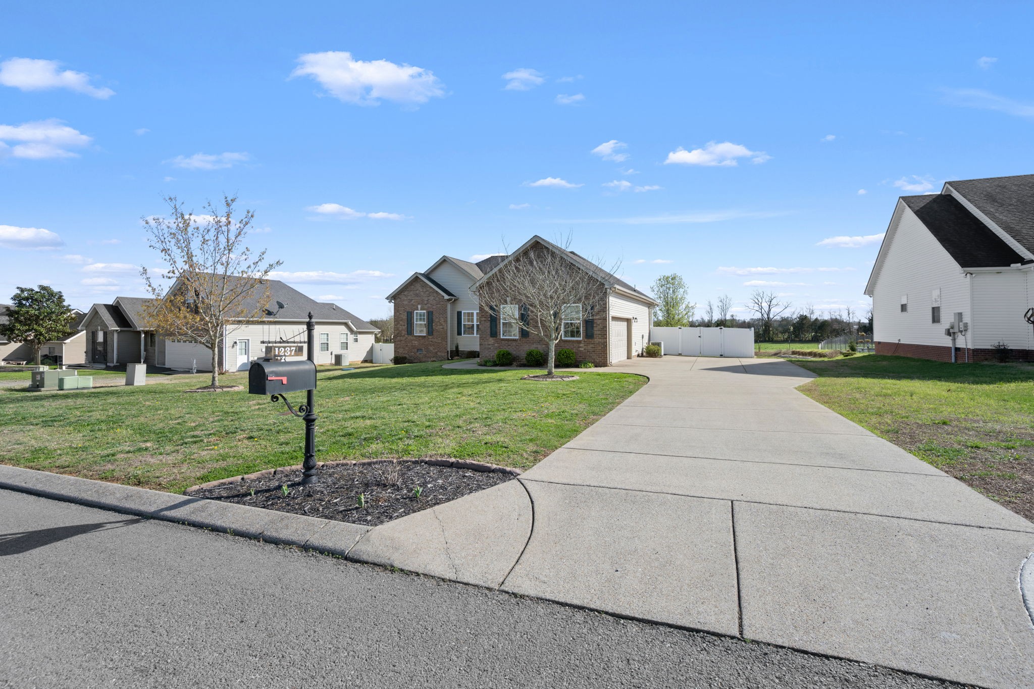 1237 Crescent Ridge Drive Murfreesboro, TN 37128 - Photo 2 of 48 Gallery Image 2