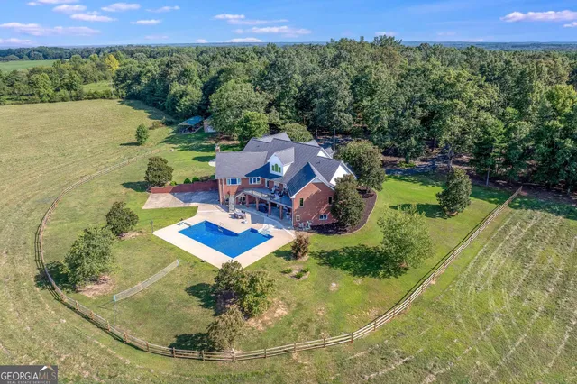 a view of outdoor space yard and front view of a house