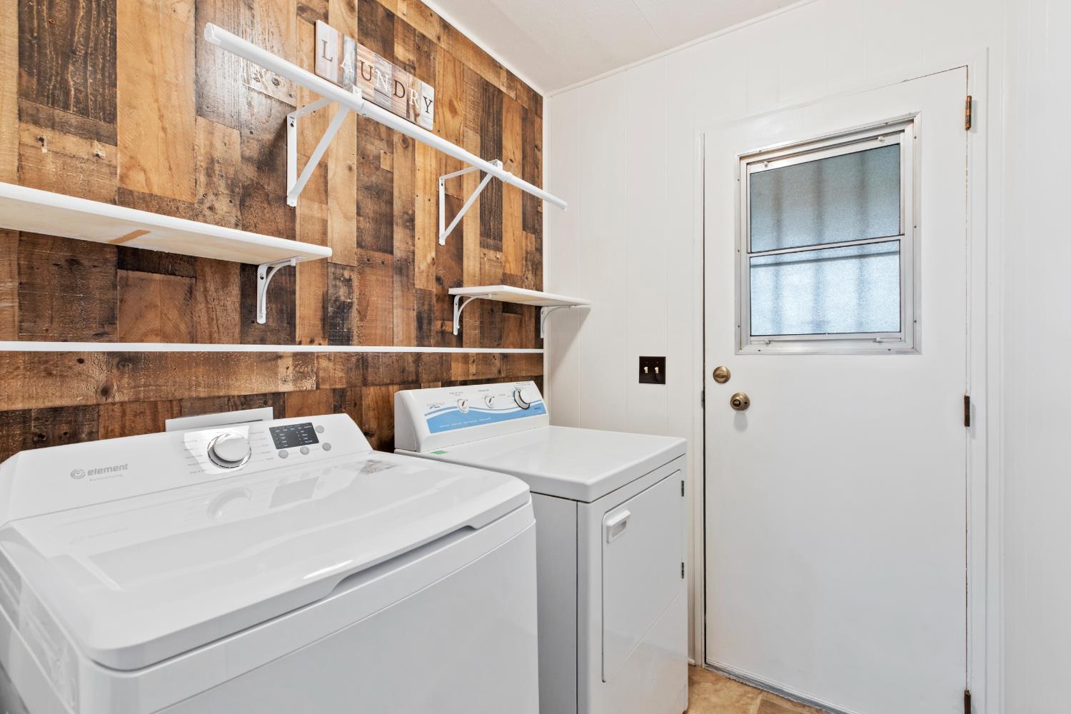 3921 Moana Way Modesto, CA 95355 - Photo 15 of 34 a utility room with dryer and washer