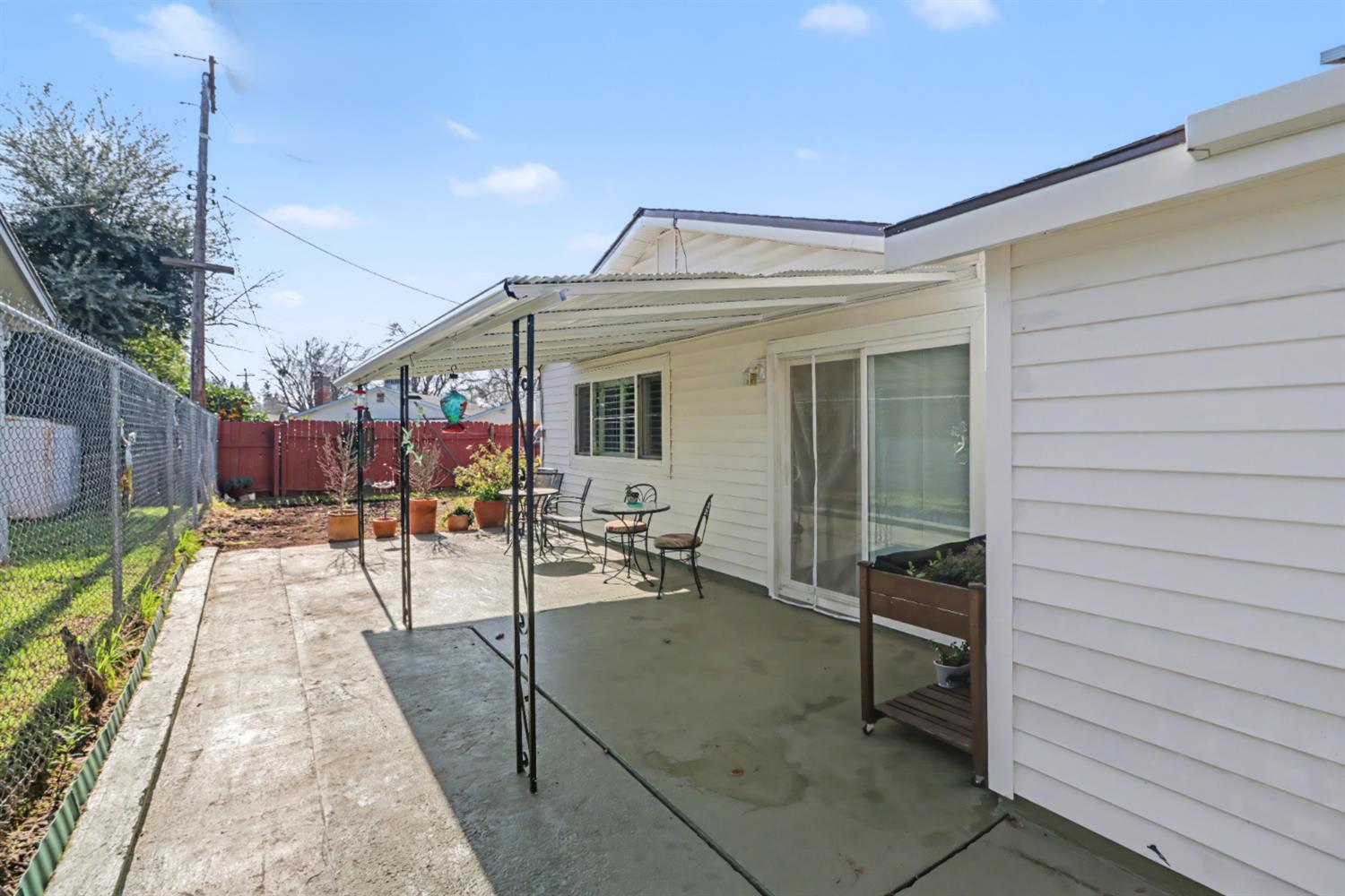 10500 Spaulding Way Rancho Cordova, CA 95670 - Photo 25 of 39 a view of a patio with table and chairs potted plants and a palm tree