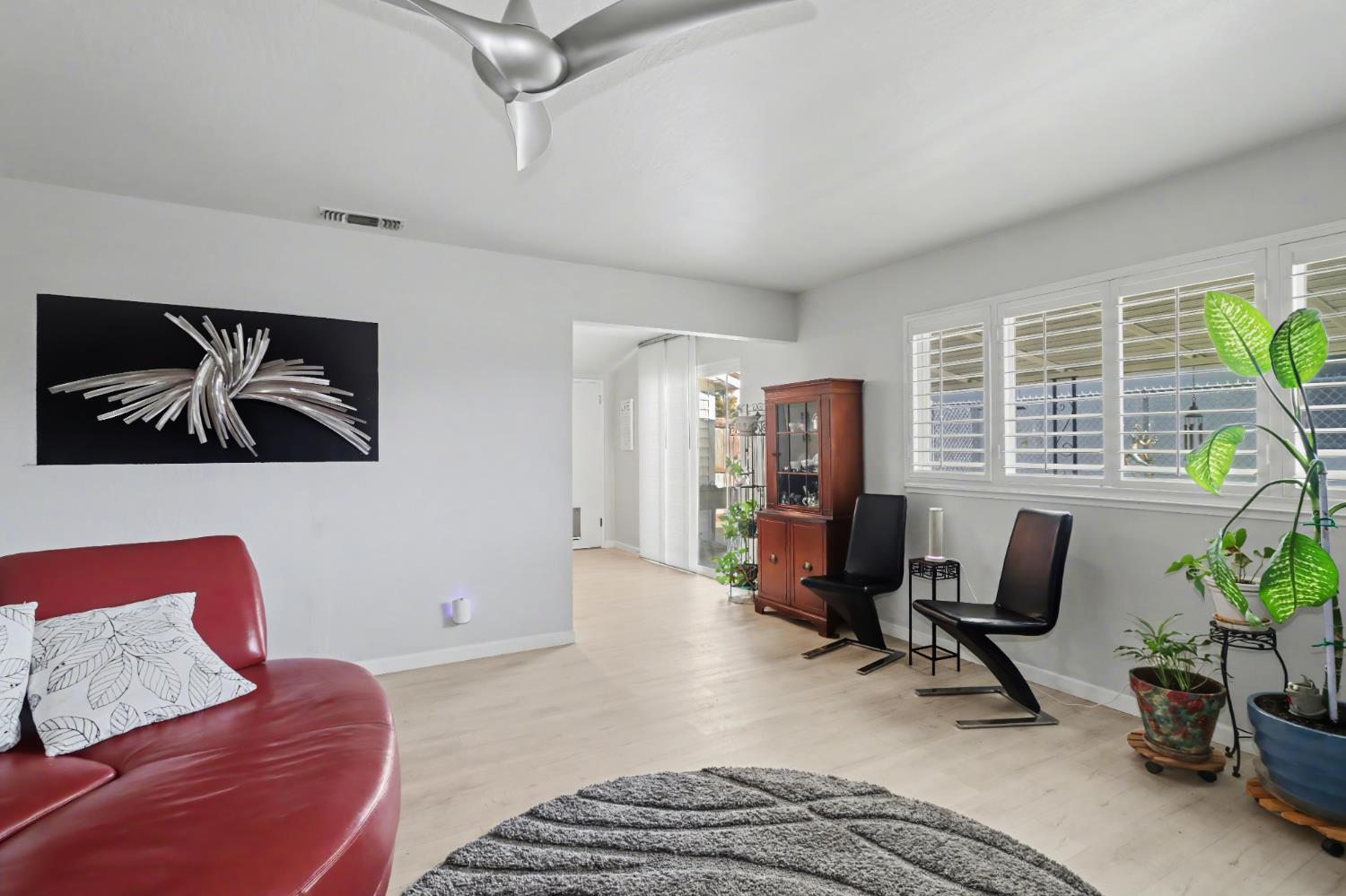 10500 Spaulding Way Rancho Cordova, CA 95670 - Photo 6 of 39 a living room with furniture and a potted plant