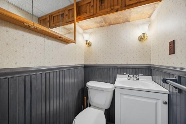 890 Grandview Road Ellwood City, PA 16117 - Photo 24 of 33 a bathroom with a toilet a sink and a shower curtain