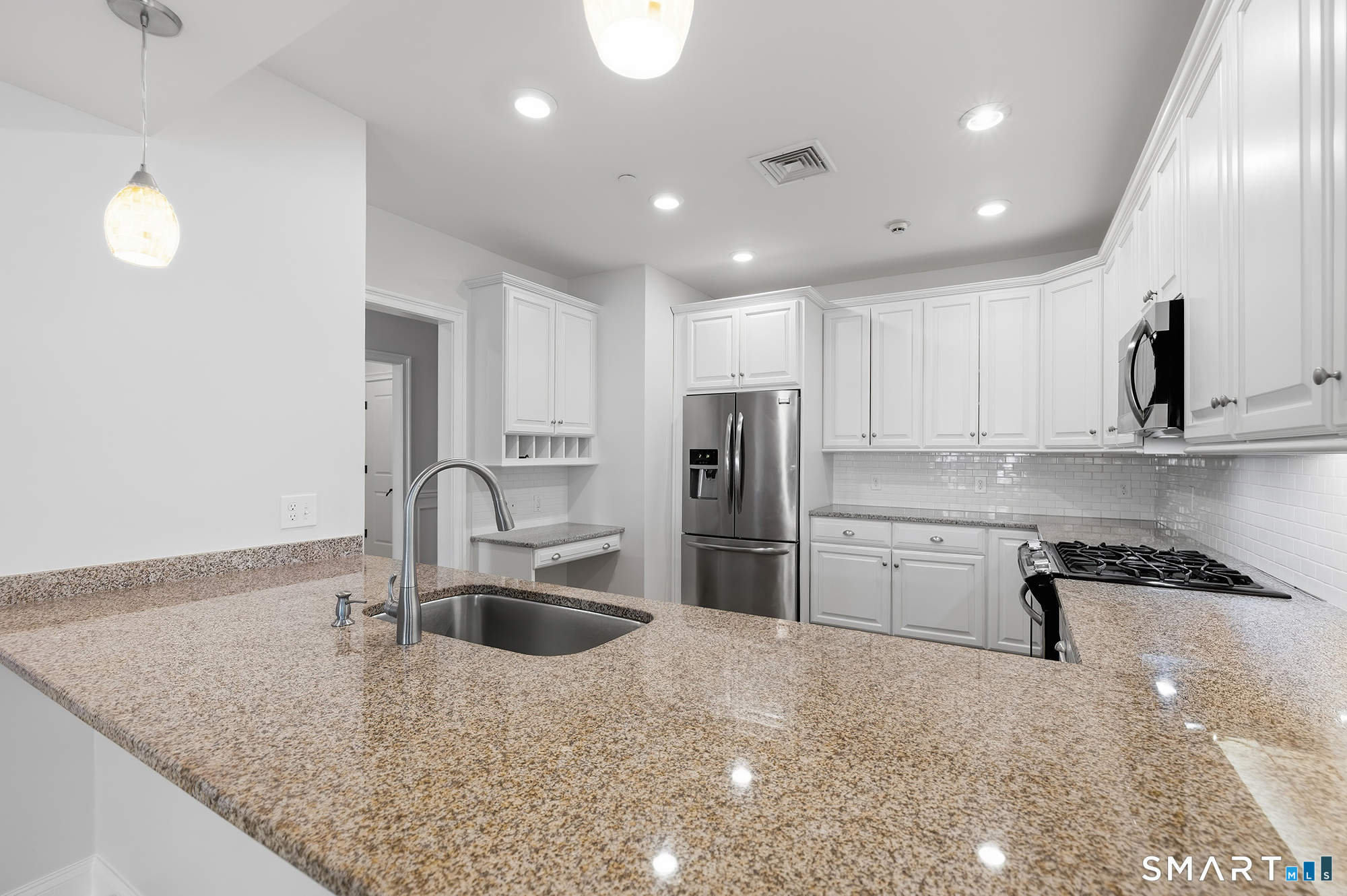 77 Sunset Lane, Unit 215 Ridgefield, CT 06877 - Photo 7 of 39