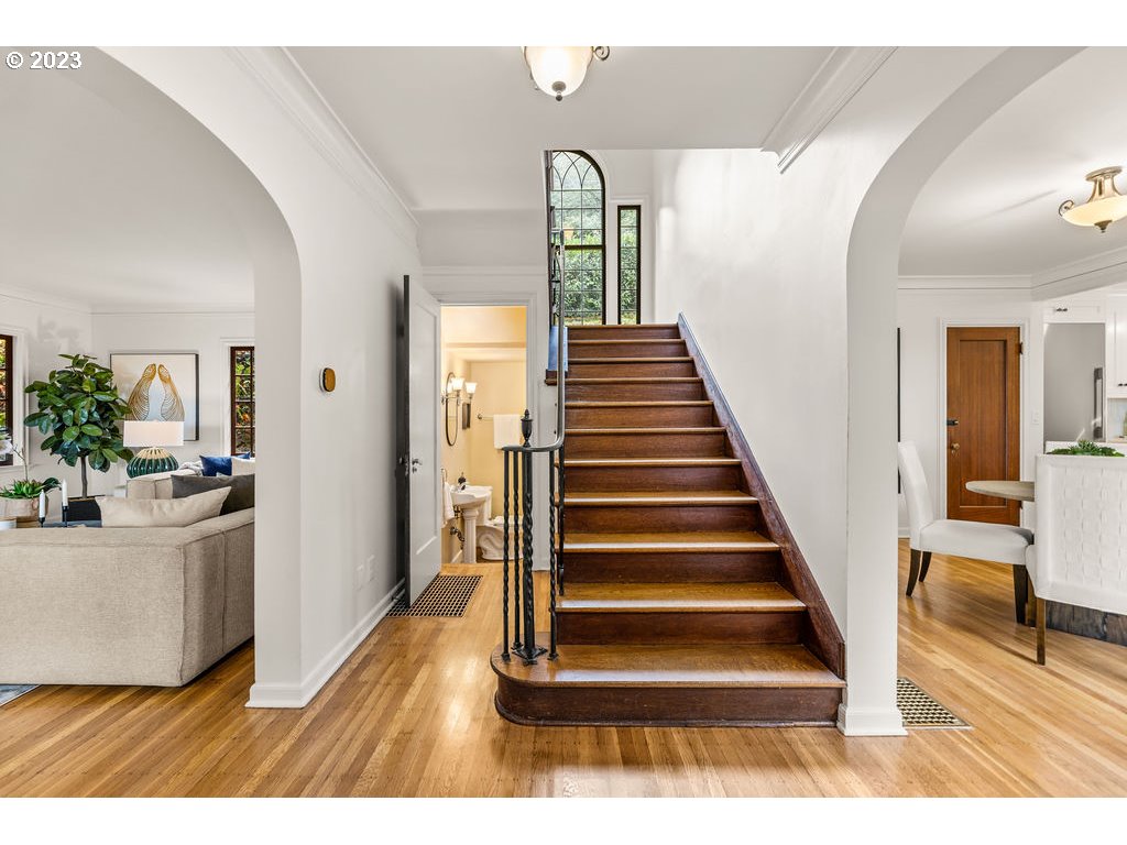 2840 Southwest Talbot Road Portland, OR 97201 - Photo 19 of 41 a view of entryway and hall with wooden floor
