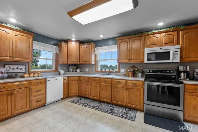 $368,400 | 16313 State Hwy K, Bloomfield, MO 63825