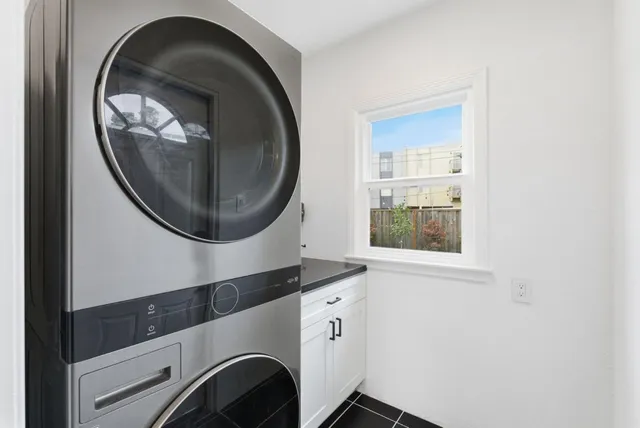a close up view of a washer and dryer