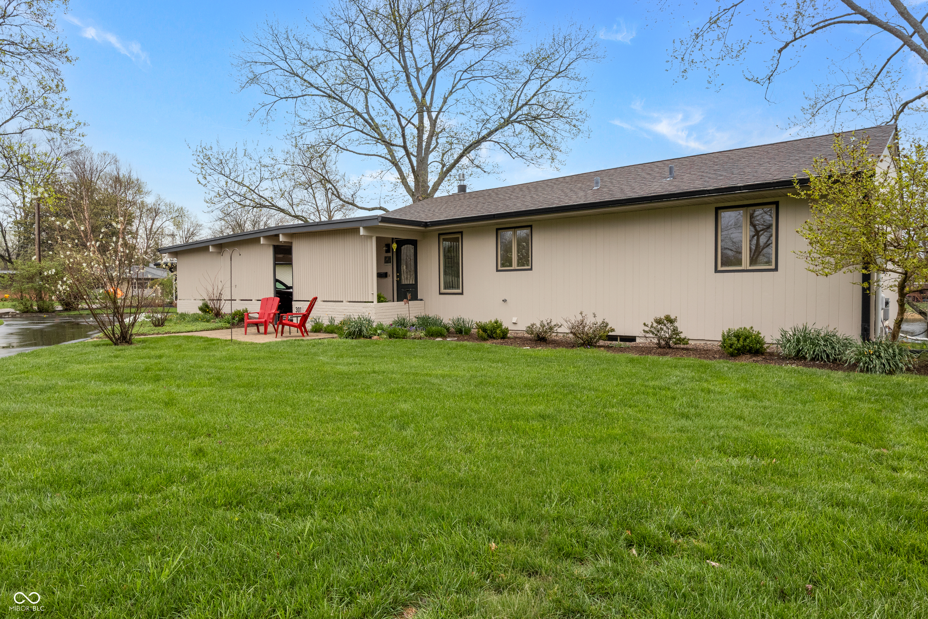 301 Flatrock Drive Columbus, IN 47201 - Photo 2 of 49
