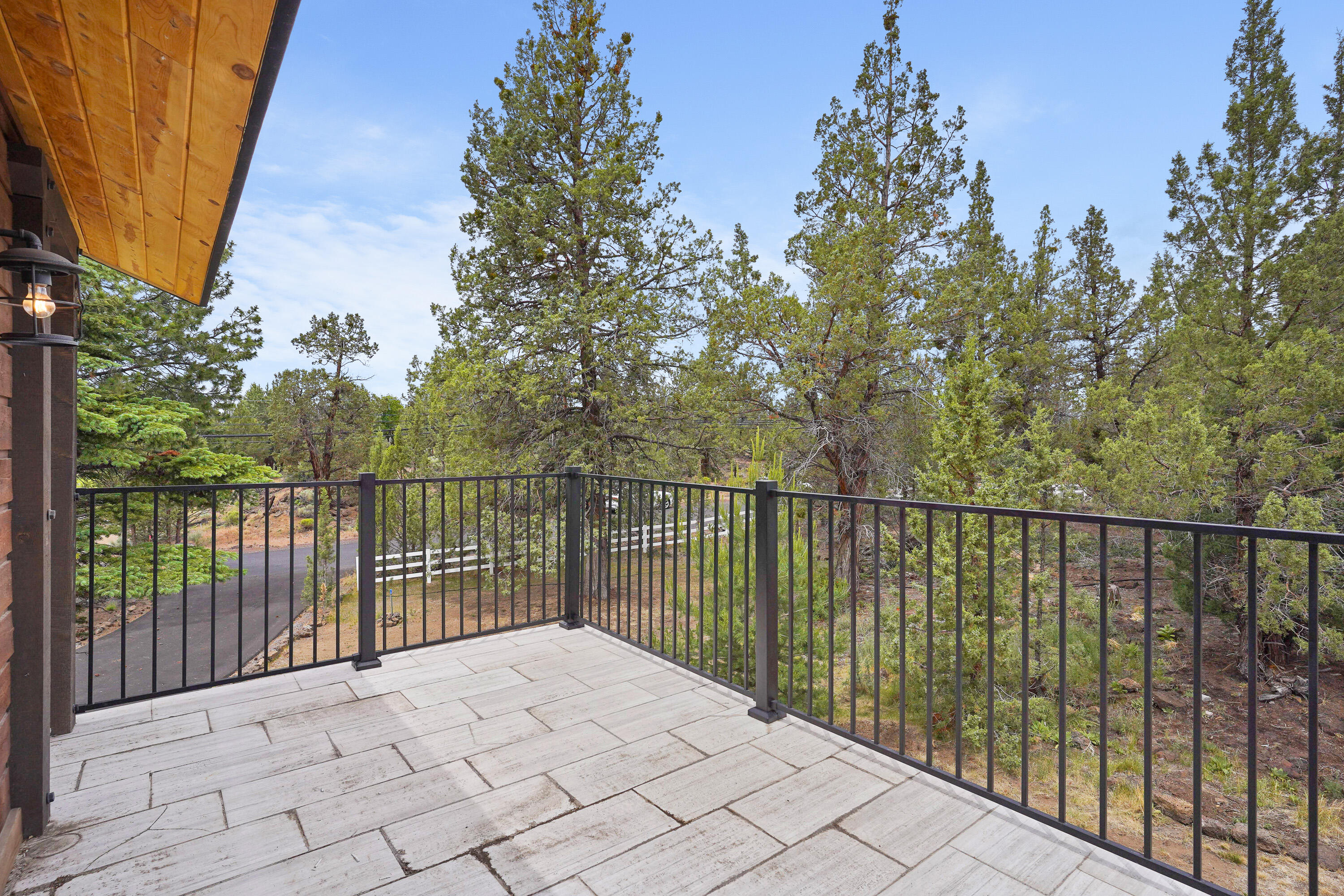 64732 Hunnell Road Bend, OR 97703 - Photo 39 of 51 a balcony with trees