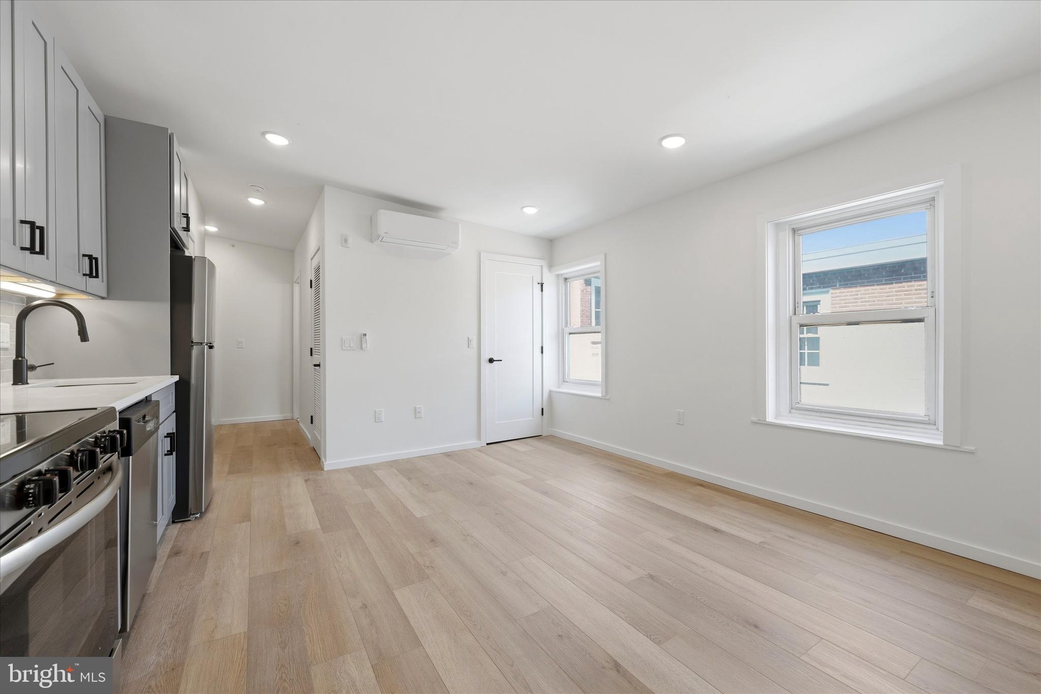 627 North 16th Street, Unit 302 Philadelphia, PA 19130 - Photo 5 of 12
