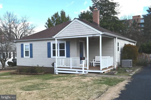 $3,150 | 2847 Fairmont Street, Falls Church, VA 22042
