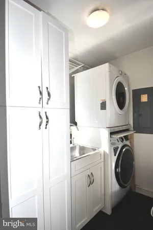 $3,150 | 2847 Fairmont Street, Falls Church, VA 22042