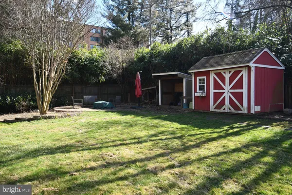 $3,150 | 2847 Fairmont Street, Falls Church, VA 22042