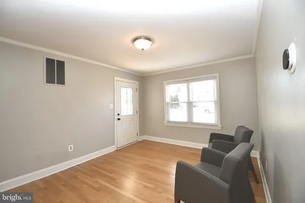 $3,150 | 2847 Fairmont Street, Falls Church, VA 22042