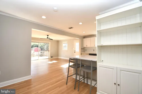 $3,150 | 2847 Fairmont Street, Falls Church, VA 22042