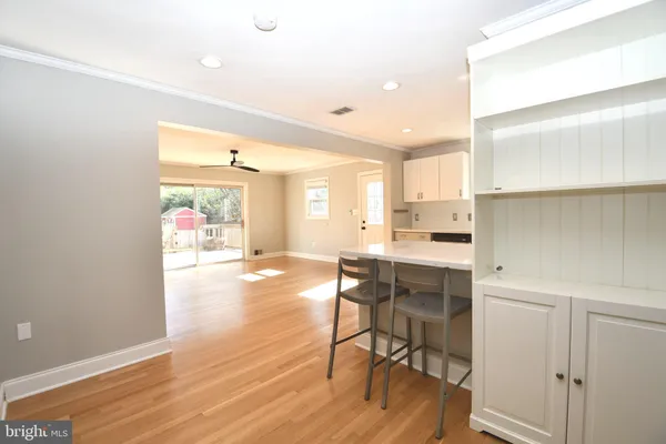 $3,150 | 2847 Fairmont Street, Falls Church, VA 22042