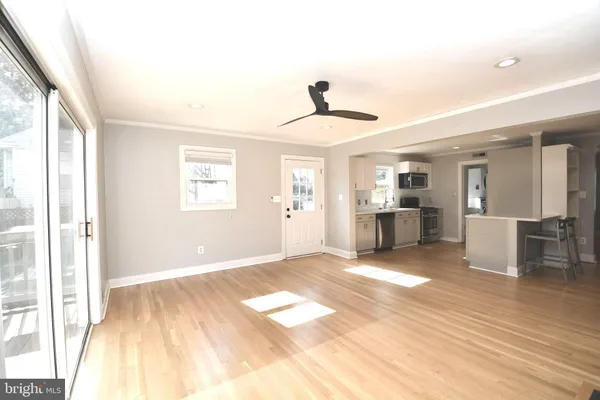 $3,150 | 2847 Fairmont Street, Falls Church, VA 22042