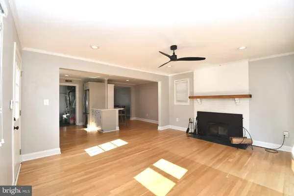 $3,150 | 2847 Fairmont Street, Falls Church, VA 22042