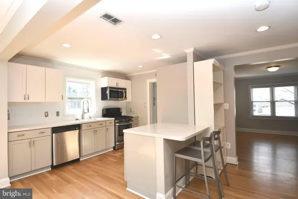 $3,150 | 2847 Fairmont Street, Falls Church, VA 22042