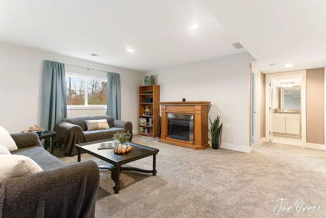 $374,900 | 10058 Prairie Grass Court, Zeeland, MI 49464