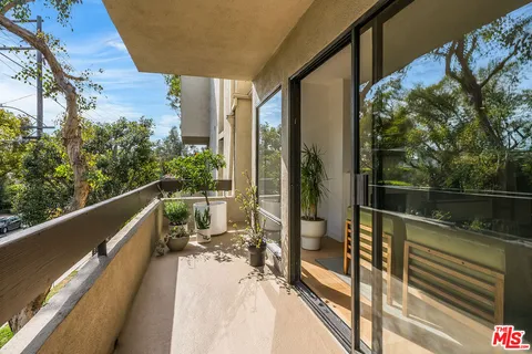 $749,000 | 950 North Kings Road, Unit 242, West Hollywood, CA 90069